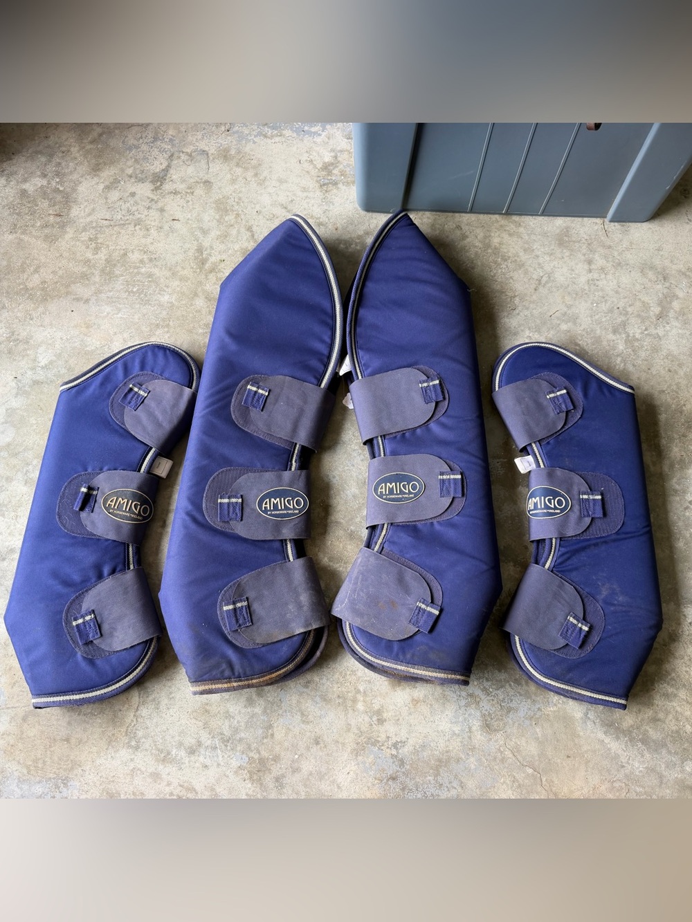 Amigo set of 4 travel/trailer Velcro shipping boots horse size